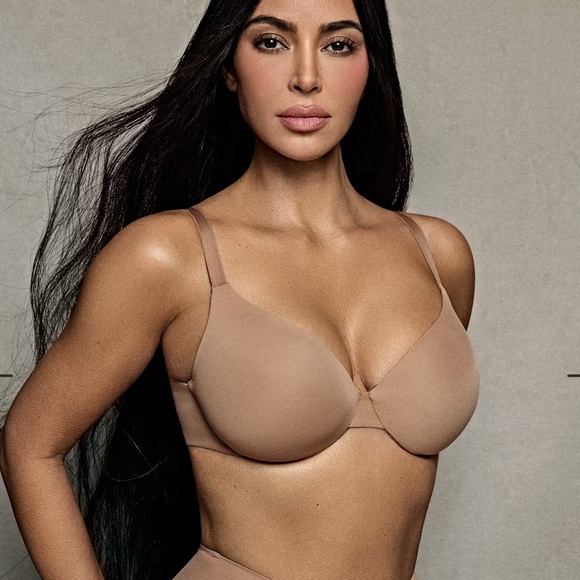 SKIMS Full Coverage Lightly Lined Bra - Picture 5 of 5